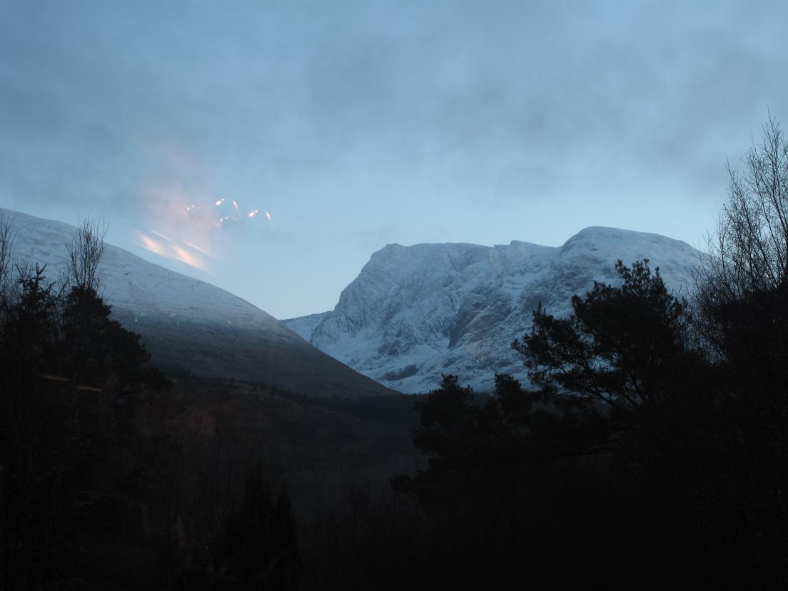 ajphillips74's tweet photo. Ta for a stunning break #bennevis cars getting packed.See ya soon.@welcomescotland @hutscabinsscot #thelogs #bennevis http://t.co/XPUlCB6H9N
