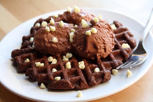 c0midaorgasmica's tweet photo. RT/FAV DESAYUNO PERFECTO

GOFRE DE CHOCOLATE CON HELADO http://t.co/3jLd6Qup1M