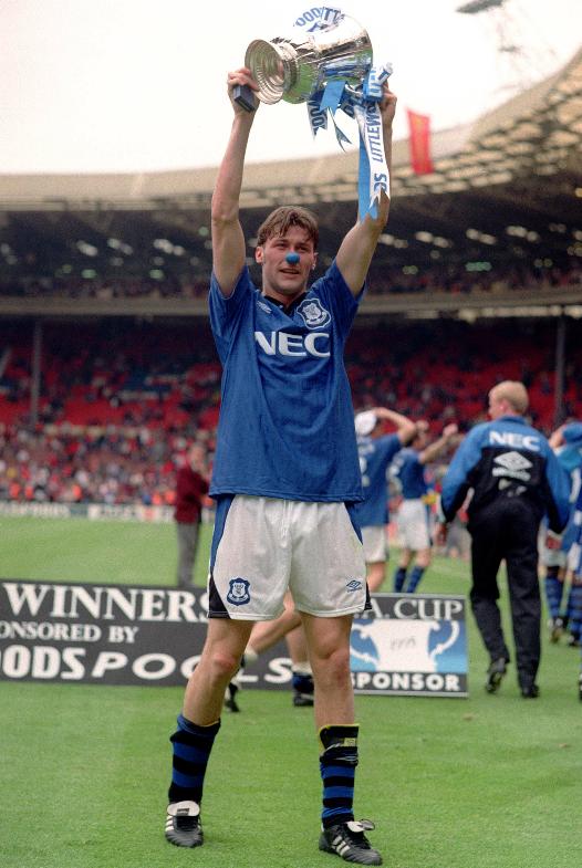 Happy Birthday to Duncan Ferguson! Everton Legend and my hero growing up! Quality player!  
