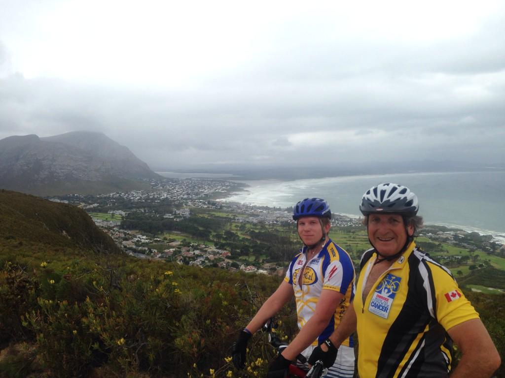 bguidedSA's tweet photo. #festive500 day 4 on top of the word with family http://t.co/aPV98pGMH1