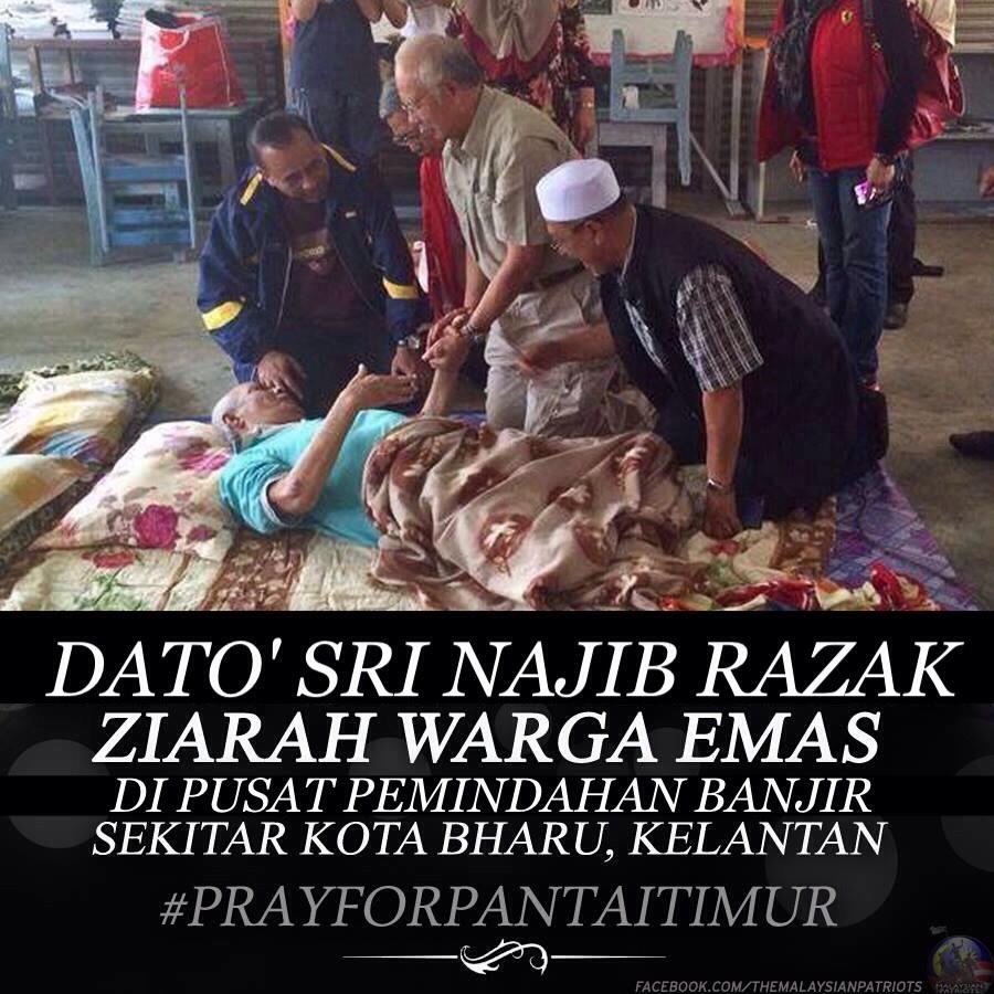 PM <a href="/NajibRazak/">Mohd Najib Tun Razak</a> menziarahi warga emas di pusat pemindahn banjir di Kelantan #PrayForPantaiTimur <a href="/Huan2U/">Parti Cinta Malaysia</a> <a href="/chikahmad1921/">chikahmad</a>