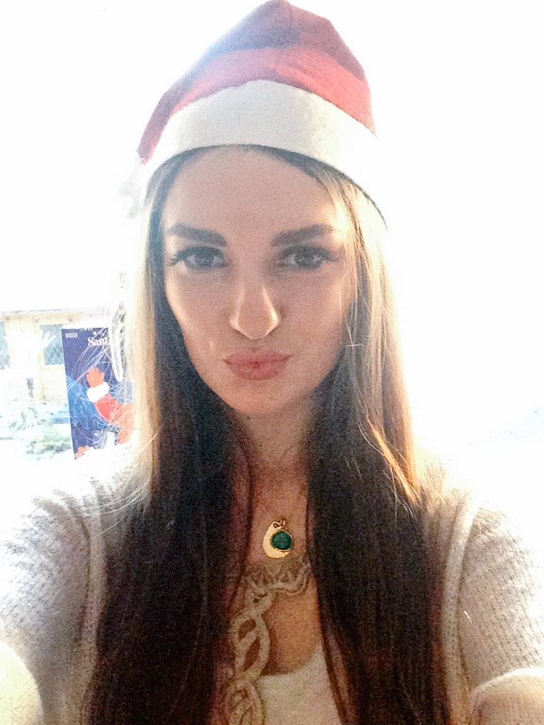 EPThomsonn's tweet photo. Hope everyone had an amazing christmas - I'm still feeling festive 😘🎅 http://t.co/HpNhY3JeoZ