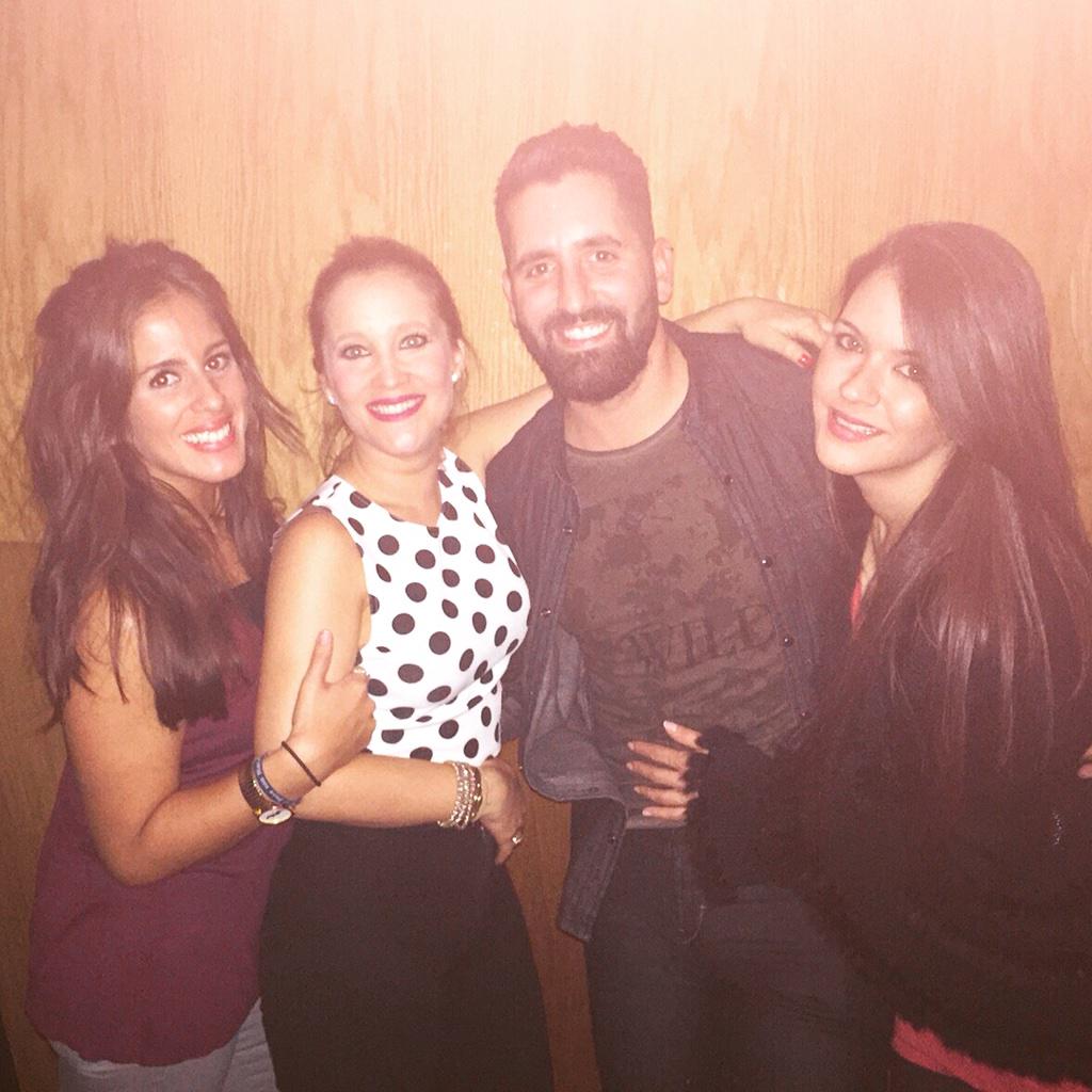 AnabelPantoja00's tweet photo. 'Con gente que jamás pensé estar en ese momento...
#mushamistad @hoyo19sevilla http://t.co/ZFJwmBL4Ml