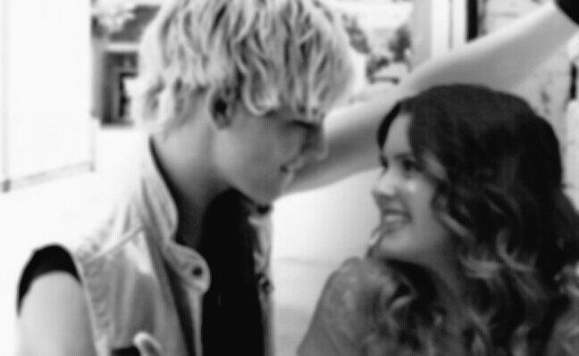 peach_0902's tweet photo. @rossR5japan いい画像があったので作ったんですけどロスが壁ドンしたらこんな感じですかね？笑笑 http://t.co/zgnmz01f9r