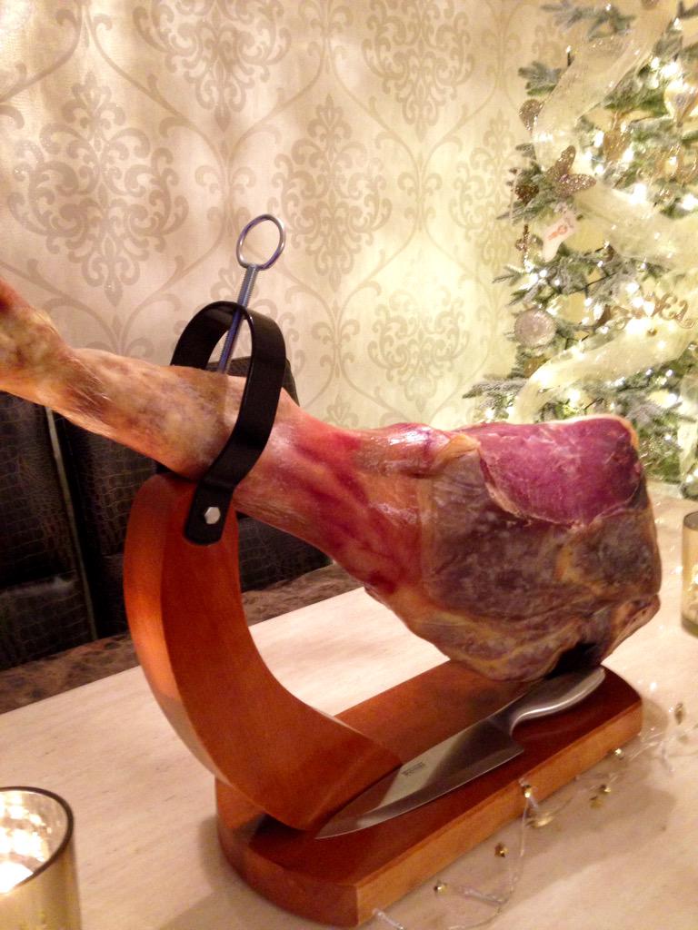 timwilkinson__'s tweet photo. @Bellotaham happy christmas with a perfect ham #hamdelight http://t.co/rKkU7McZck