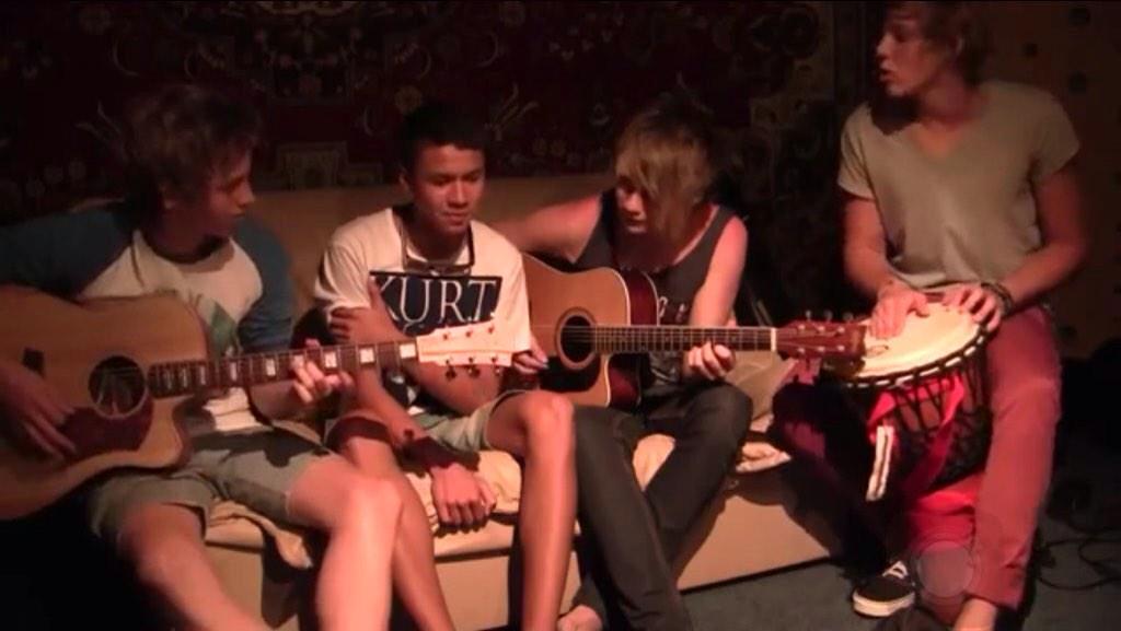 greysxsivan's tweet image. &quot;@Calum5SOSPH: The boys yesterday. #HERESTO5SOSMEMORIES http://t.co/bchhVepXNs&quot;