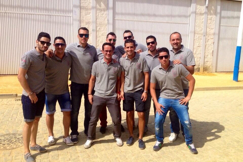 VelaDavid's tweet photo. Hoy cerveceo con LOS INTOCABLES, http://t.co/S4h04iSKEF