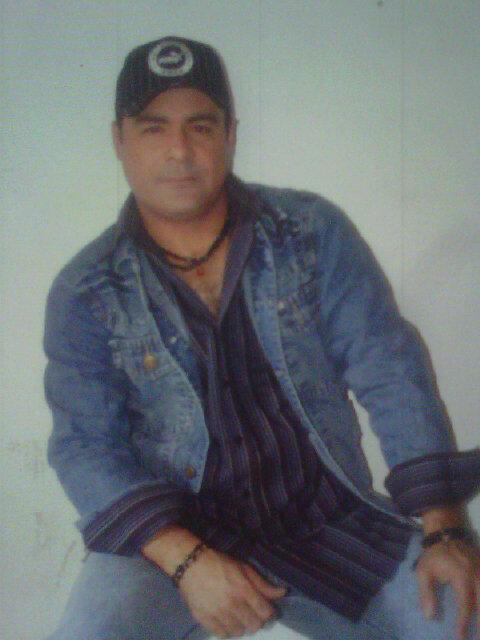 elvisnavas's tweet photo. Buen dia para toda mi gente bella que sigue mi música "Elvis y su Orq" http://t.co/QT2xnkR6MJ