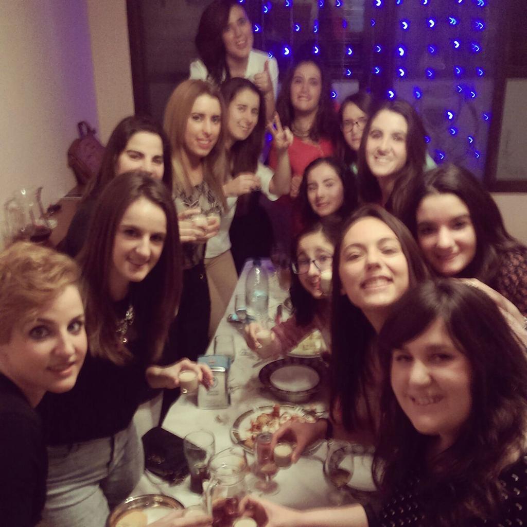 DeporBxFemenino's tweet photo. El @DeporBxFemenino disfrutando de la cena de ayer en @TabernaRamon http://t.co/bF6VpSblti