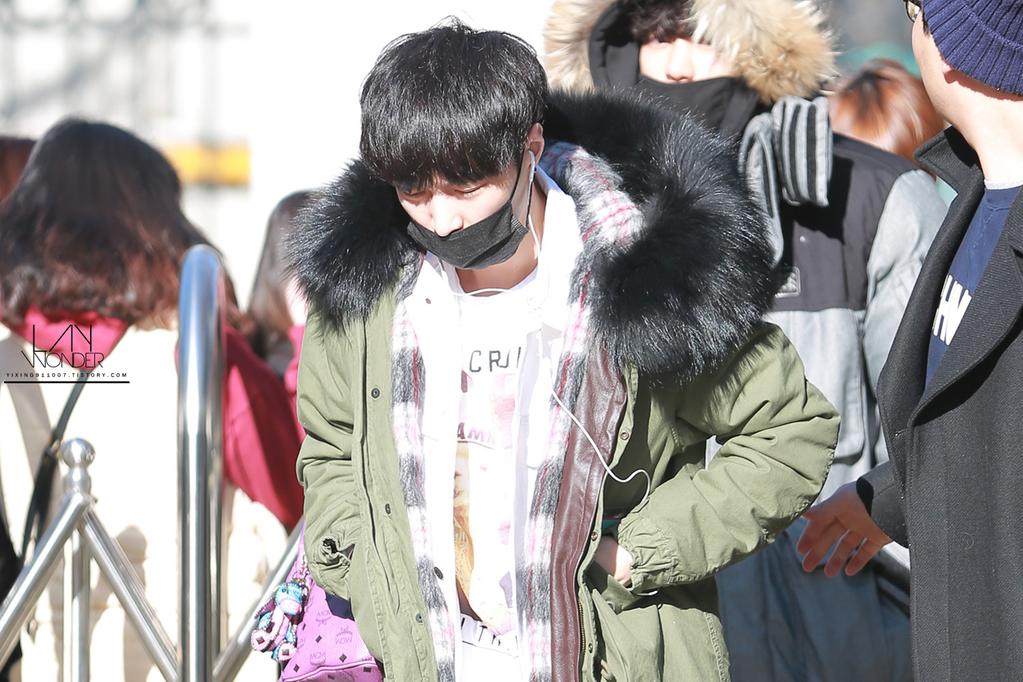 zhanglayy's tweet photo. Jaga kesehatan ya lagi musim ujan. Siap sedia jaket http://t.co/SvJ8KQWlYx