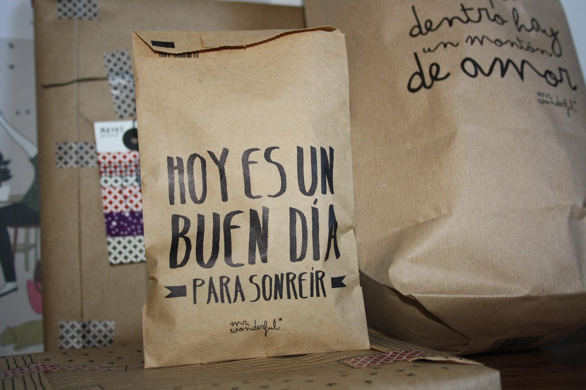 Envolviendo amor by <a href="/mrwonderful_/">Mr. Wonderful</a>  Pon mimo y cariño a tu packaging. #ideasderegaloparaunmundoslow