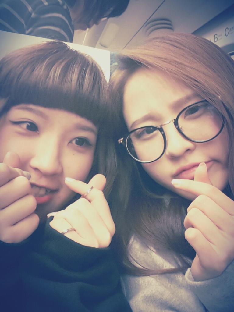 tomatx88's tweet photo. Tokyo >>>>>>>>>>> Hamamatsu 新幹線ナウ！朝から1日中あいちゃんと一緒にいて買い���も美味しいものもおしゃべりもゼンブ楽しかった！ライブ入れなかったけどメンブンなりながら楽しめたネ！ありがとうあいちゃん！ウチュ http://t.co/7XOByXtbJ5