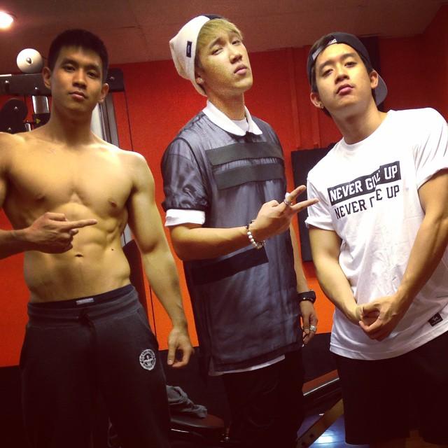 kangsom_pantip's tweet photo. With da bros #fassai #kangsomks 💪💪💪 #chill #brotherhood #fitjunctions #studio http://t.co/ris56Bq2VR IG:saimake http://t.co/fVnDTHwoIy