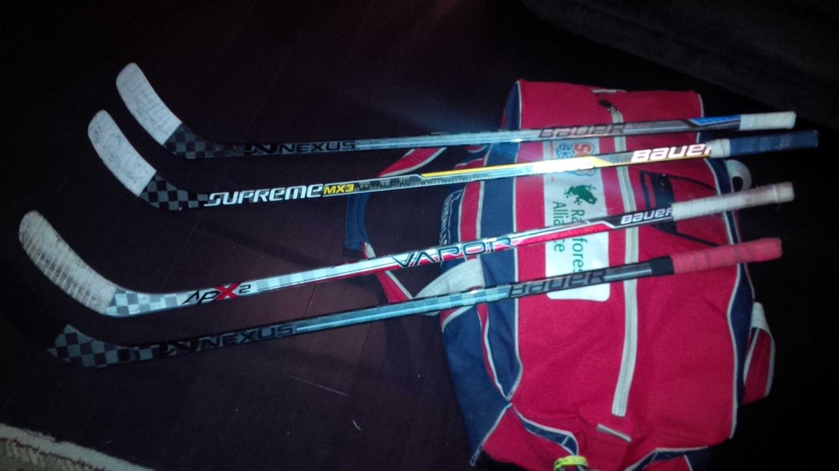 MCD1927's tweet photo. Big decision, what sticks to use for the Richard Bell Tourney which starts in 1hr. #bauersticks http://t.co/sdJLO9i0M4