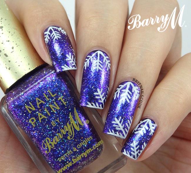 We're super sad there's no snow in London, so instead we're creating these cute snowflake nail designs by <a href="/britnails/">Allie | Brit Nails</a>