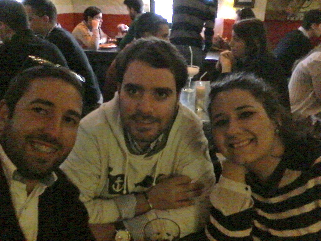 GabrielEspinar's tweet photo. Comiendo en "Machito" jajaja somos la mesa Spiri González #mexicano #Jaén #andaleee @juanca_21 @AnaRuiz_91 http://t.co/VcijOlgfNN