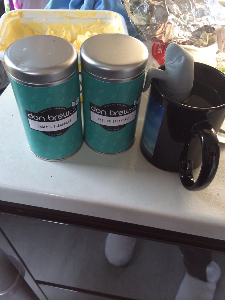 LottLott's tweet photo. I have drunk massive amounts of @DONBROCOs tea this Christmas. It's lush guys! My family knows me well! #donbrewco http://t.co/O5ZxA2nD3x