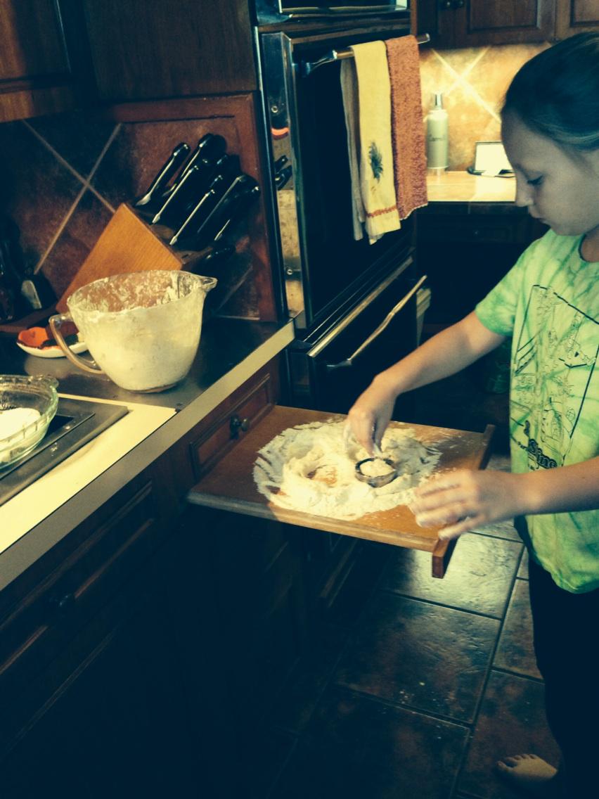janieomer's tweet photo. Pure joy as I watch the 4th generation down  make homemade biscuits at this spot! #sunsetbend #noplacelikehome http://t.co/0wqsxpaWo3