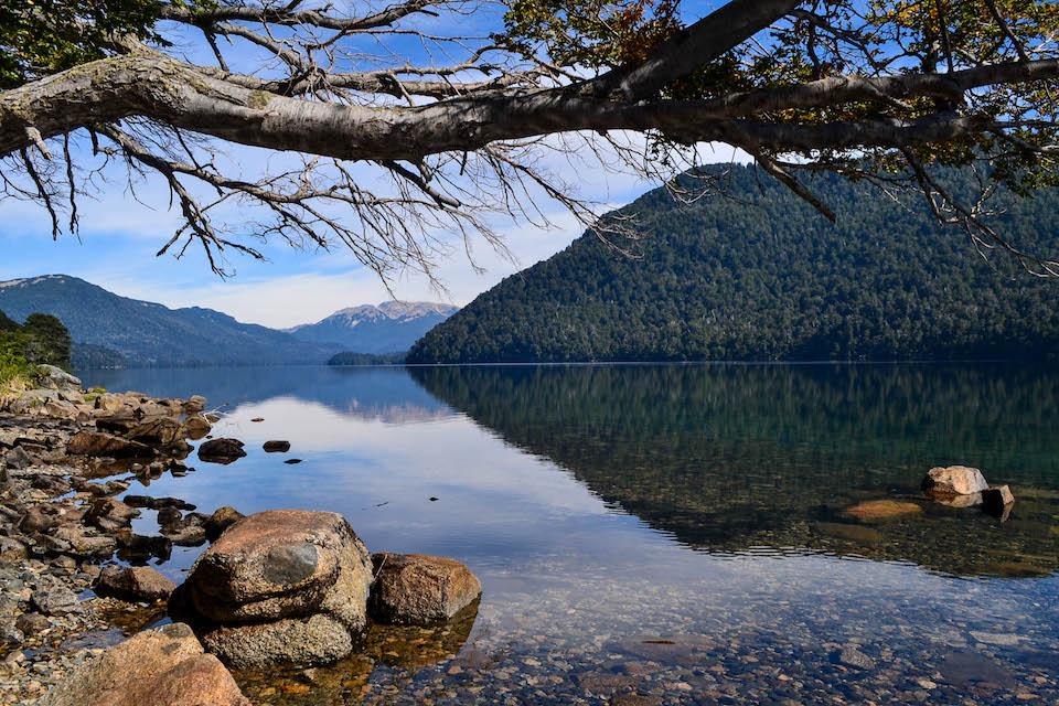 interpatagonia's tweet photo. Lago hermoso en #SanMartíndelosAndes un hermoso lugar para disfrutar de este verano. http://t.co/f2NS5SdXwG