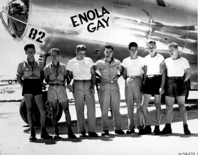 HistoryInPics's tweet photo. Enola Gay crew that dropped an atomic bomb on Hiroshima 1945 http://t.co/n3AIYA9FCv