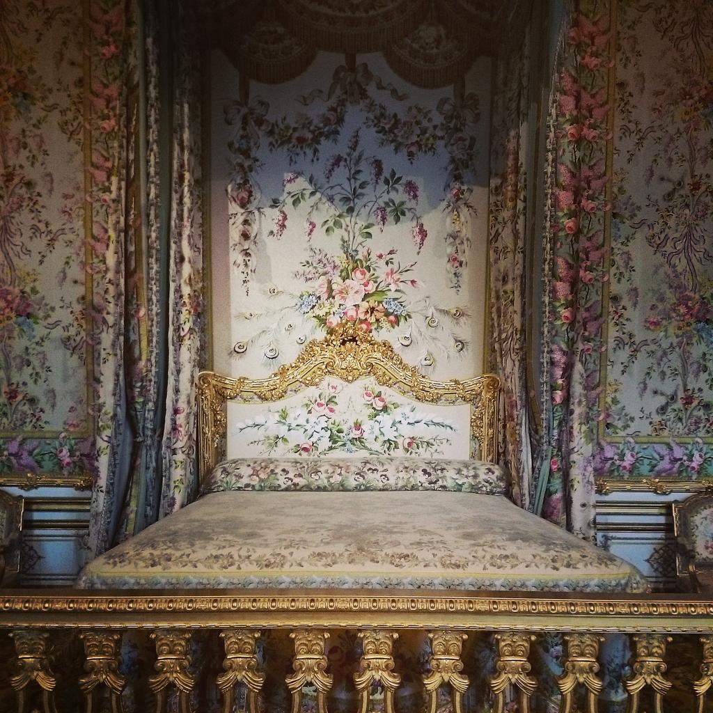 Summer Camp On Twitter Marie Antoinette S Bed A Lot Like Mine