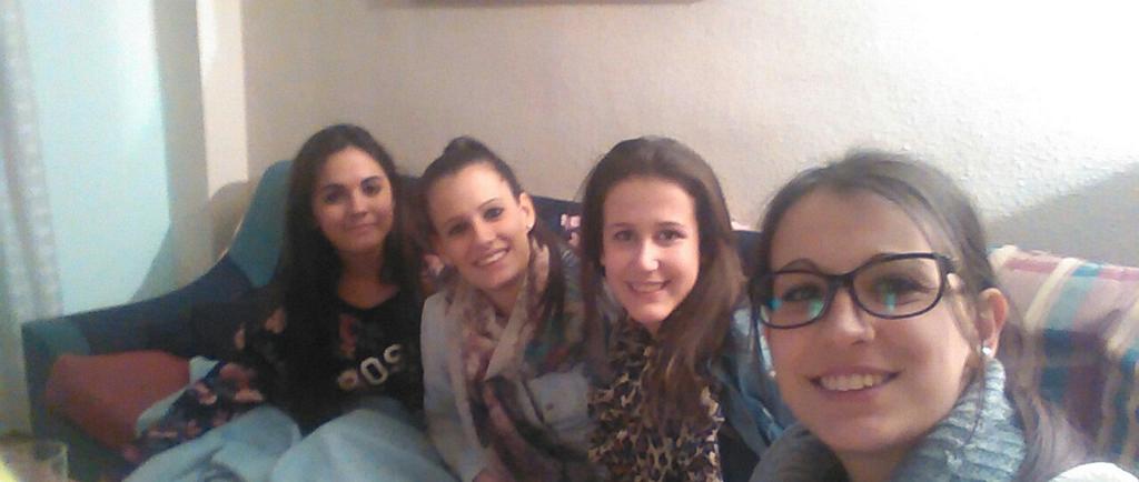 AymaraValenzuel's tweet photo. Cuando las cosas se complican, llamalas ellas te harán sentir mejor! Os quiero! @Leiire @TaliaGarciaSanc @Yaiiza10 http://t.co/yElr3GeXrz