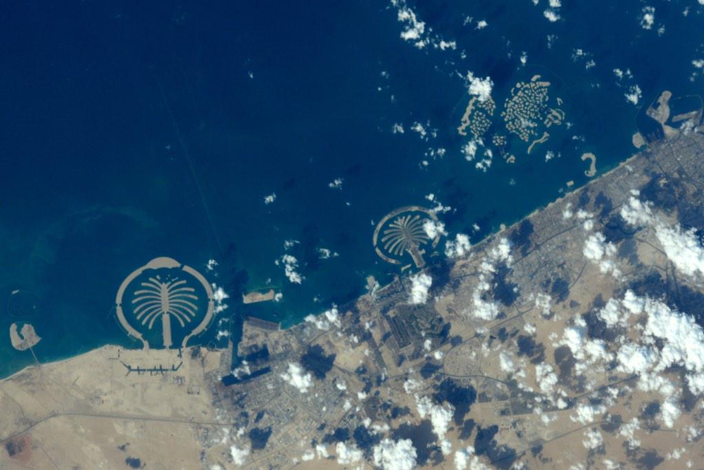 AstroTerry's tweet photo. The Palms and The World Islands #Dubai http://t.co/9Y1XewE63J