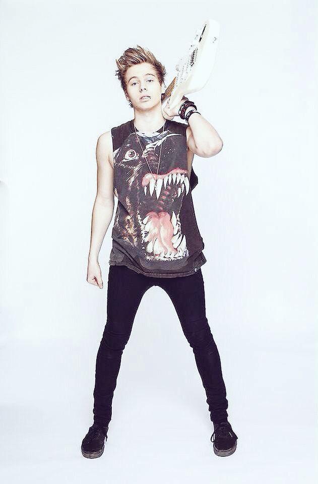 HotorNot_4's tweet photo. Luke Hemmings <3
RT FOR - HOT
FAVE FOR - NOT http://t.co/JpgeDKDhUV