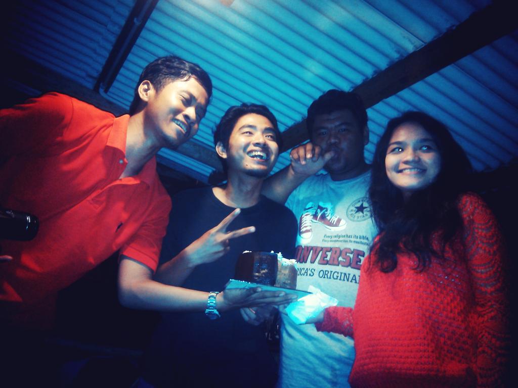 LevitasiHorePLG's tweet photo. Happy Birthday @LevitasiHore !! Makin Hura Hore yaaaaaa..mmuuaaaahh :* http://t.co/Q02JKR6Uzb