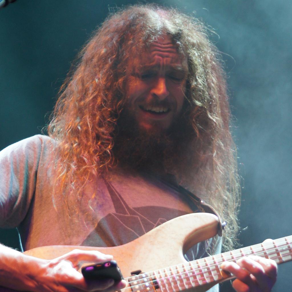 Lift your glass and join us in wishing Guthrie Govan a very happy birthday!  