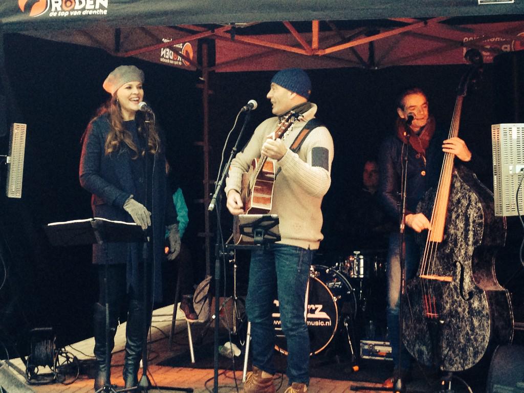 Live-muziek in het centrum van #roden! Cheerz unplugged met Minka Zaal