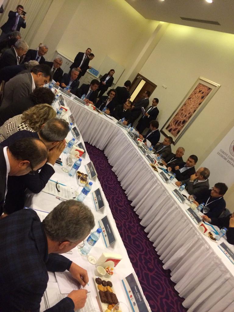 burcinsgram's tweet photo. @TGSD_ HazırGiyim Sektör Çalıştayı Ekonomi Bakanı Sn@ZeybekciNihat katılımıyla devam ediyor @negrincem @emrekzlgnslr http://t.co/ZorMPS6it8