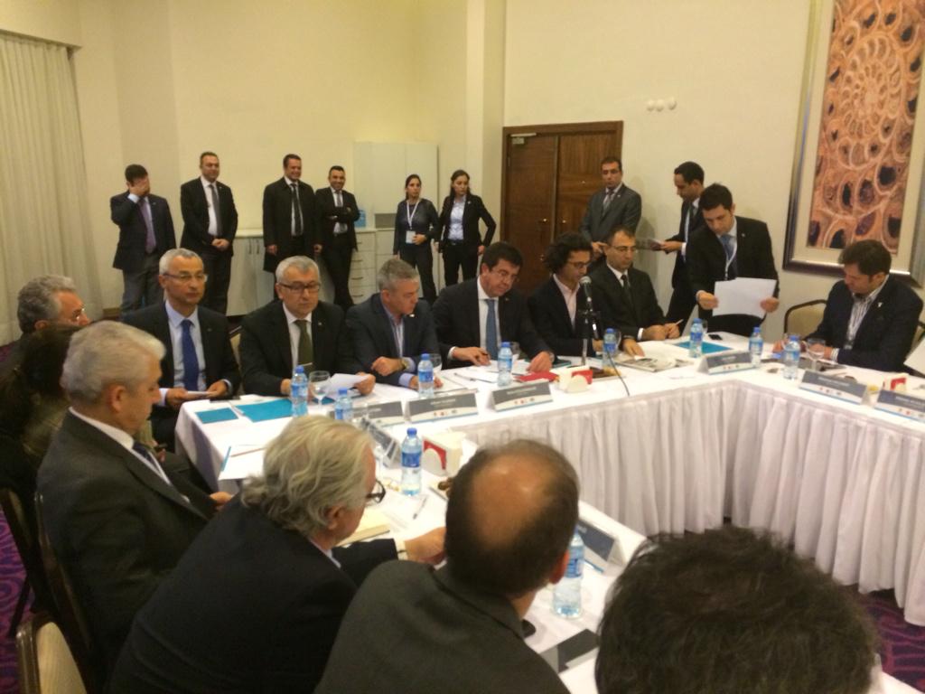 burcinsgram's tweet photo. @TGSD_ HazırGiyim Sektör Çalıştayı Ekonomi Bakanı Sn@ZeybekciNihat katılımıyla devam ediyor @negrincem @emrekzlgnslr http://t.co/ZorMPS6it8