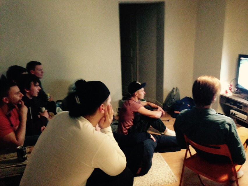 TuomasPuisto's tweet photo. Lukan ensimmäine #liiga peli ja äijät kytiksel #lukkastudio #musa4 #musa4kuolemaansaakka http://t.co/zxzOerLNOH