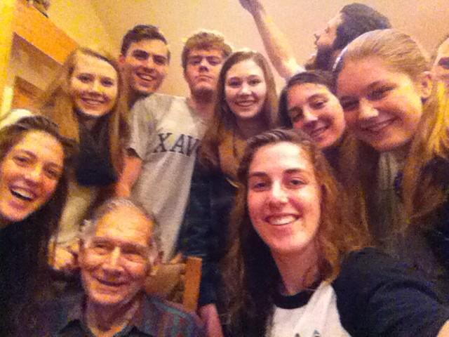 EmilyOren12's tweet photo. A family that takes selfies together stays together http://t.co/ZRdt3nUgTz