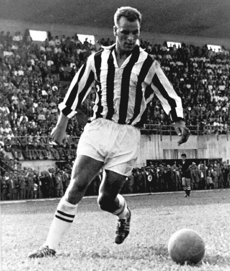 Happy Birthday John Charles. The late, great Welshman would have turned 83 today 