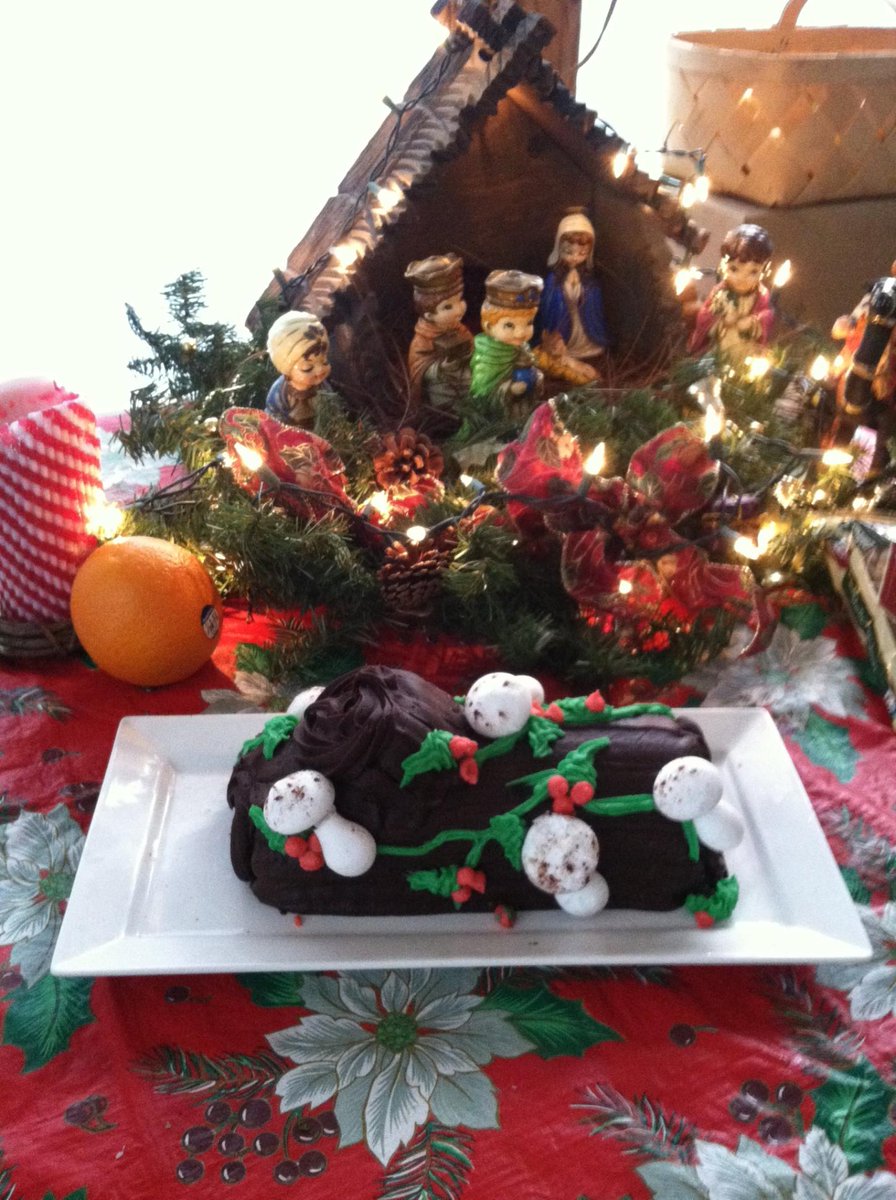 SeekAChef's tweet photo. Traditional Christmas Yule Log @seekachef http://t.co/tLzWO8Cwym