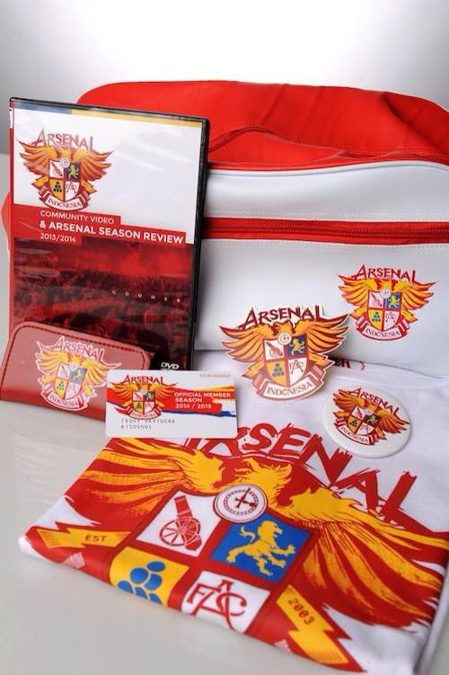 Isi paket #AISMEMBERSHIP : Tas / DVD 2013-2014 Season Review / Gantungan Kunci / ID Card / Sticker / Pin / Kaos