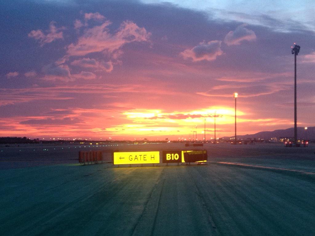 Ines_Rubio's tweet photo. β@toam69: Ya se va el sol en Bcn el Prat @Marshallers @controladores http://t.co/Rel6ZkO80Pβ #Precioso! #monodevolar