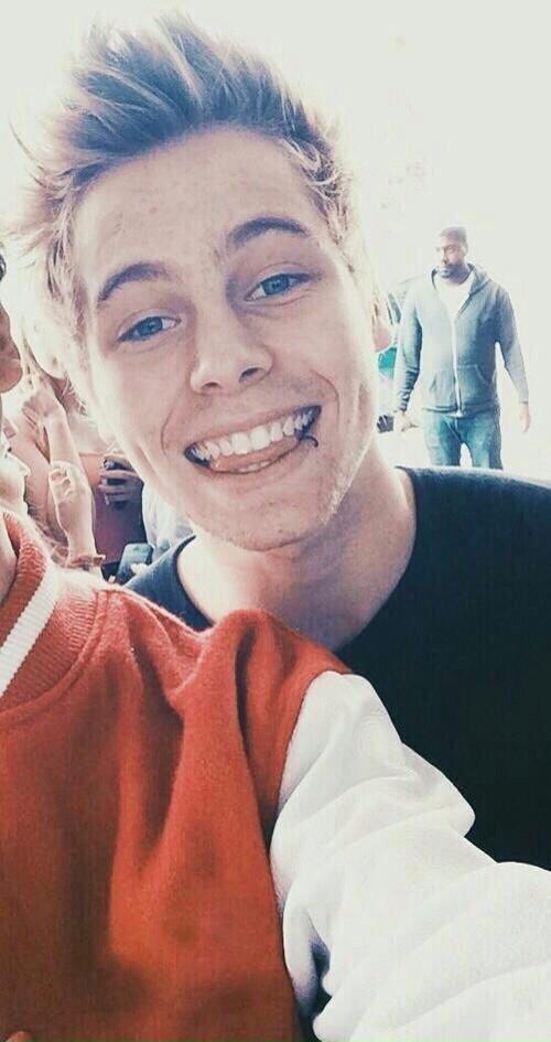 itslukeyallgdr's tweet photo. http://t.co/2M2HGwE3uu