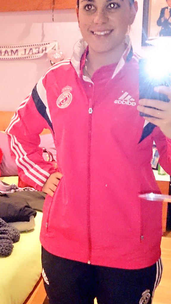 laura_alfa's tweet photo. Vamos a correr con uno de mis regalos de papa noel!!! Gracias @cuartepeque 😘😘 http://t.co/7u4CFDFw85