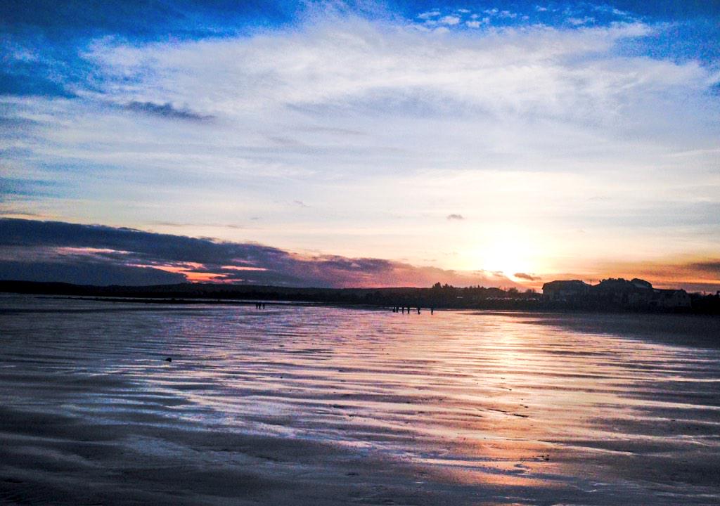 davidodonovan's tweet photo. Things getting cold on #theblackwater and #cloneabeach #Waterford http://t.co/JZSkUzT5pd