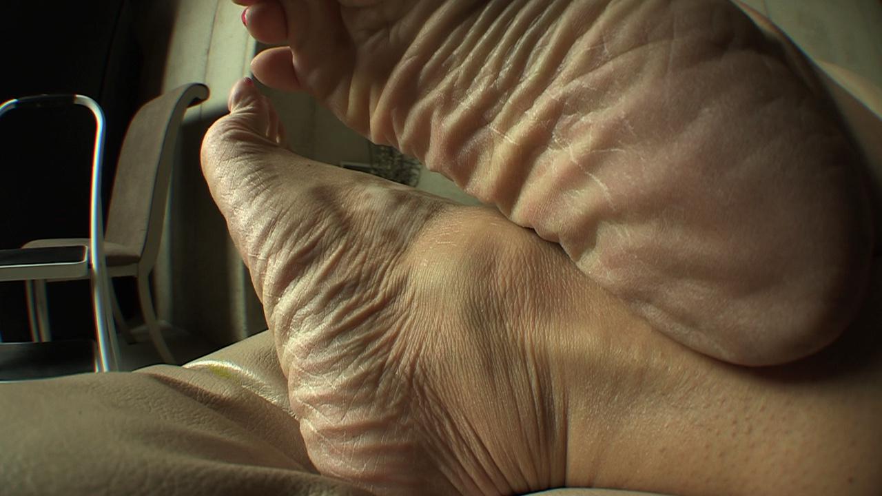 “The wrinkled Soles of Goddess LaCreme!” 