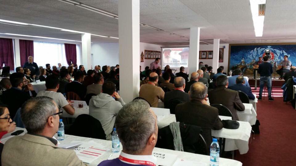 AleviAkademisi's tweet photo. Almanya Mannheim Cem Evinde yapilan ikinci büyük Avrupa Ocakzadeler bulusmasindan bir kare... http://t.co/HhLOXOgegP