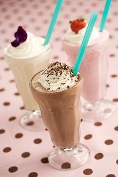 snsdwafer's tweet photo. ❤❤❤ "@jngsoojxng: Yang ga bisa minum wine monggo #reunihrp2014 http://t.co/hnJLTWDRCm"