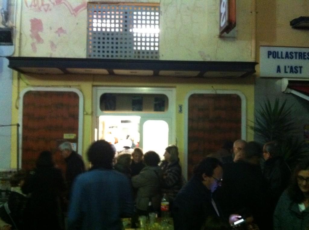 hospitabulis's tweet photo. Expectació màxima en l'adéu al Xaloc #Badalona @BallesterosXavi @_ballesteros_ http://t.co/7s0JiFyMbR