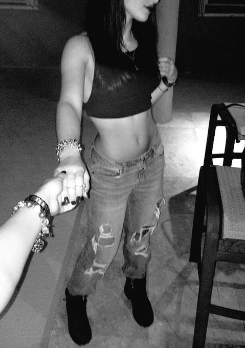 she shows me off http://t.co/CY0YSKKrb8