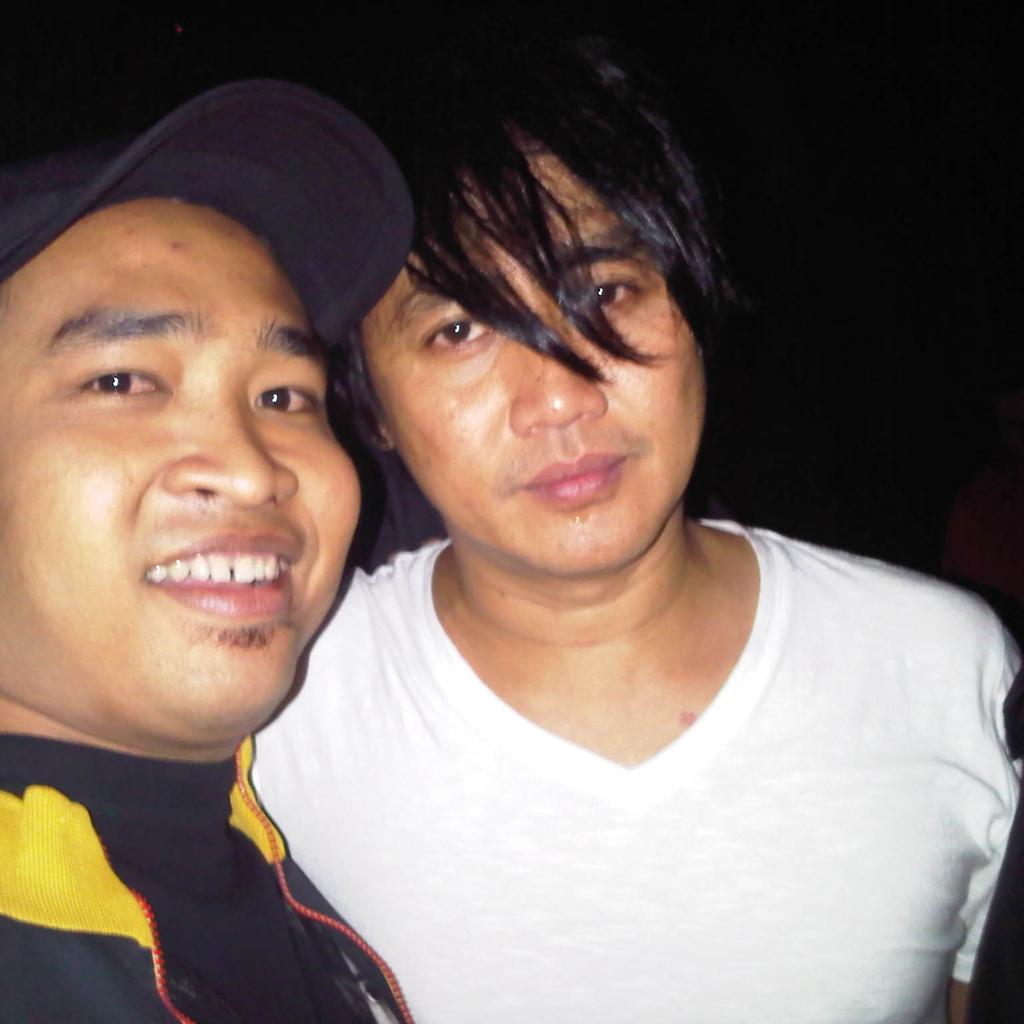huda24978's tweet photo. Bersama bassist idola....thomas ramdhan http://t.co/eifkjimqR2
