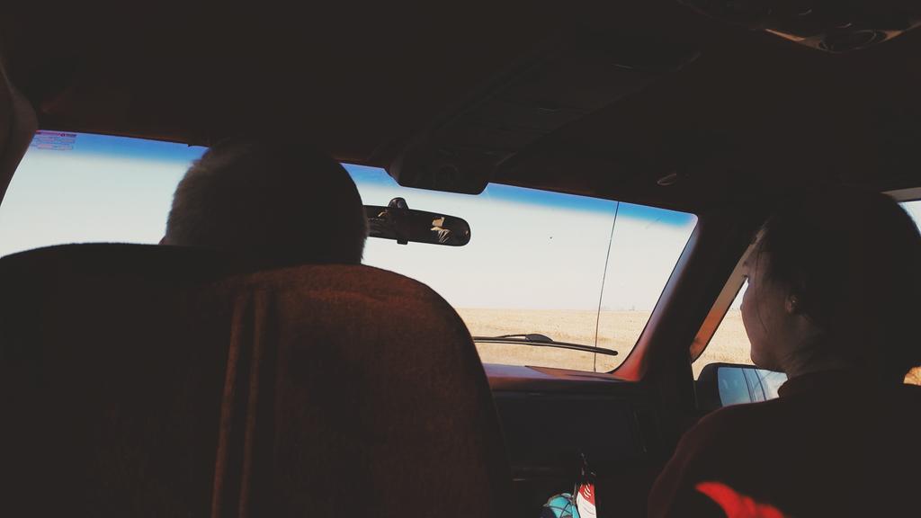 lindsey_lower's tweet photo. Eating chocolate-covered pretzels in a carpeted suburban in Kansas. We're redefining roadtrips. @Go2DCC #COorbust http://t.co/7HFEtBpbVB