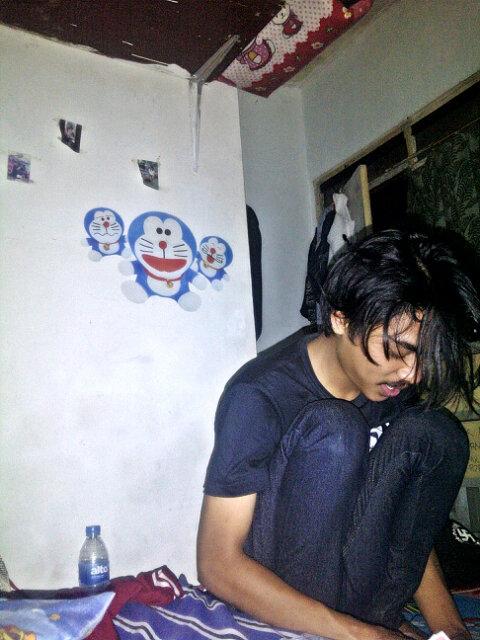 Di fotoin si @riskawanda5 hohoho:D